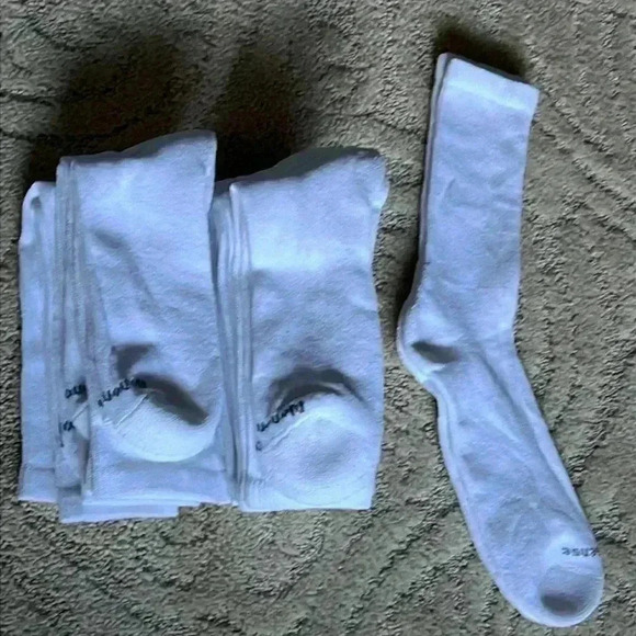No Nonsense Accessories - 7 pairs Womens's No Nonsense white Crew Socks, NWOT lightweight
